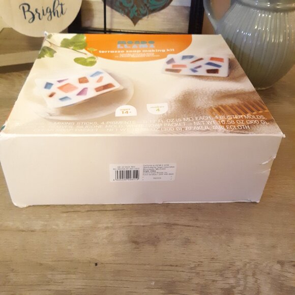 Make-Your-Own Soap Craft Kit - Colorful Soap Making Kit - Mondo Llama - Picture 4 of 6